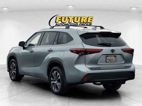 Used 2020 Toyota Highlander XLE image 7