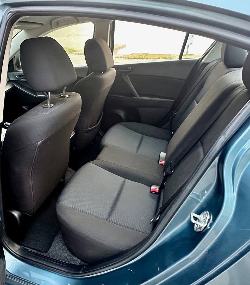 Used 2011 MAZDA MAZDA3 i Sport FWD image 16