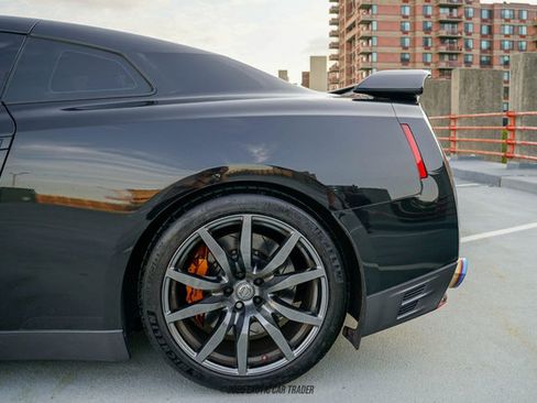 Used 2014 Nissan GT-R Premium w/ Premium Interior Package image 5