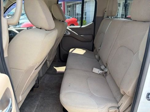 Used 2015 Nissan Frontier SV w/ SV Value Truck Package RWD image 11