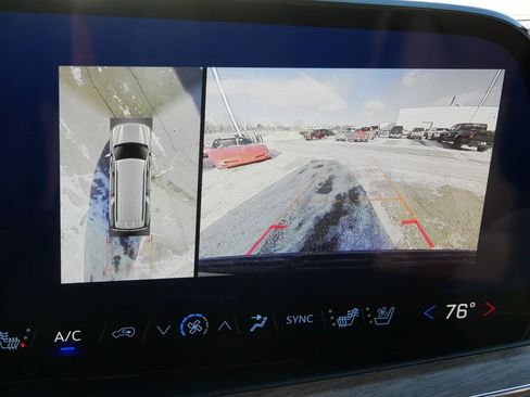 Certified 2025 Chevrolet Suburban High Country AWD/4WD image 28