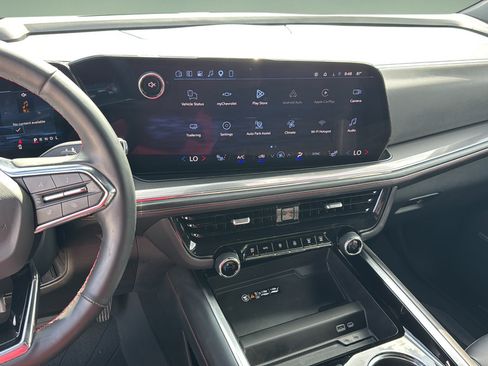 Used 2025 Chevrolet Suburban RST w/ Comfort Package RWD image 11