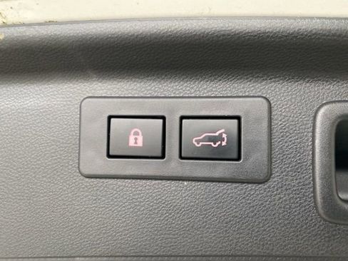 Used 2023 Subaru Forester Touring image 8