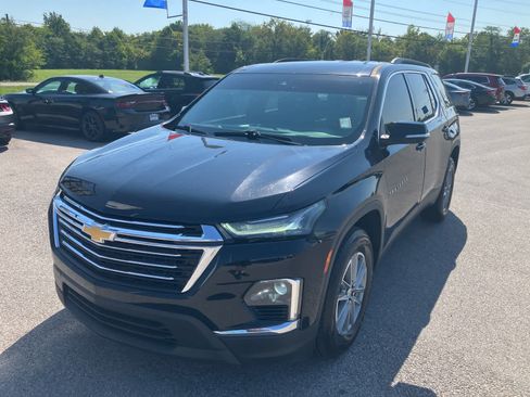 Used 2022 Chevrolet Traverse LT FWD image 3