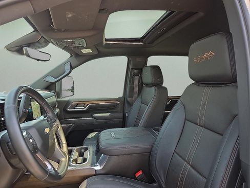 Certified 2025 Chevrolet Silverado 2500 High Country w/ Technology Package AWD/4WD image 9