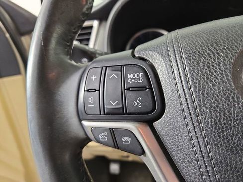 Used 2016 Toyota Highlander Limited image 22