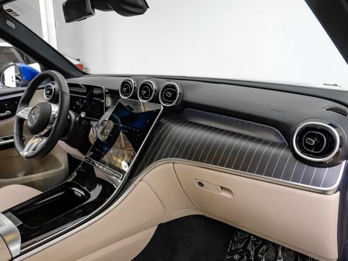Used 2026 Mercedes-Benz GLC 300 w/ Winter Package image 17