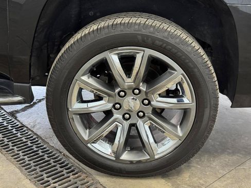 Used 2018 Chevrolet Suburban Premier AWD/4WD image 32