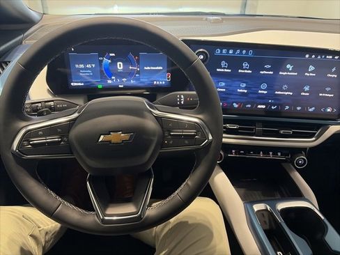 New 2026 Chevrolet Equinox EV LT image 15