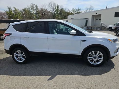 Used 2018 Ford Escape SE w/ Ford Safe & Smart Package FWD image 4
