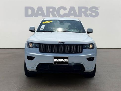 Used 2022 Jeep Grand Cherokee Laredo X AWD/4WD image 2