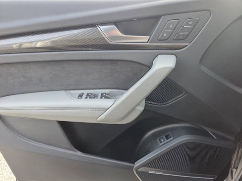 Used 2025 Audi SQ5 Premium Plus w/ Premium Plus Package image 21