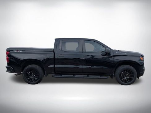 Used 2023 Chevrolet Silverado 1500 Custom AWD/4WD image 2