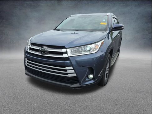 Used 2019 Toyota Highlander XLE FWD image 15