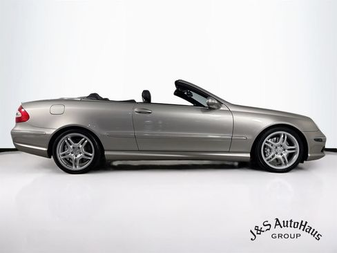 Used 2005 Mercedes-Benz CLK 55 AMG Cabriolet image 8