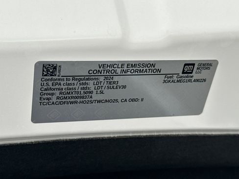 Used 2024 GMC Terrain SLE w/ Elevation Edition image 28