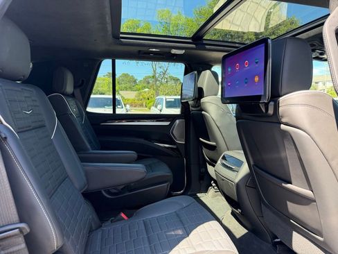 Used 2025 Cadillac Escalade Sport Platinum w/ LPO, ONYX Package AWD/4WD image 18