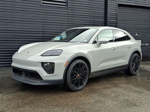 New 2026 Porsche Macan 4 Electric image 1