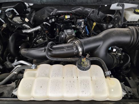 Certified 2022 Ford F150 XLT w/ Equipment Group 302A High image 30