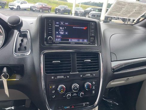 Used 2018 Dodge Grand Caravan SXT FWD image 24