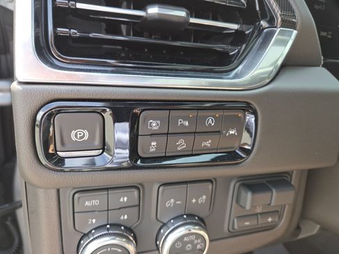 New 2026 GMC Yukon XL Elevation image 18