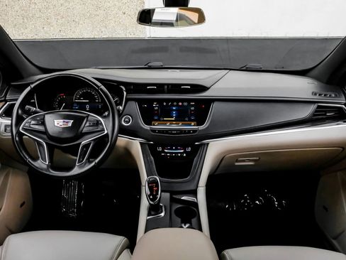 Used 2018 Cadillac XT5 FWD image 18