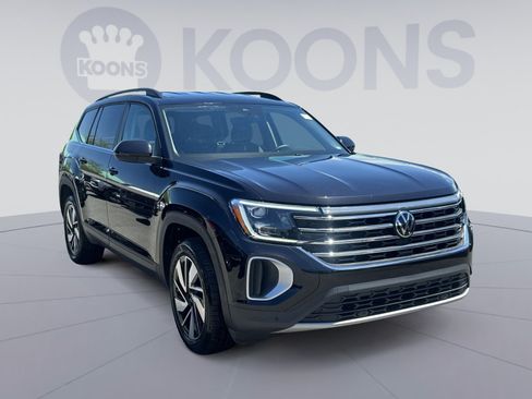 Used 2024 Volkswagen Atlas SE FWD image 2
