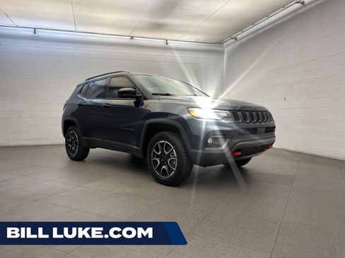 New 2026 Jeep Compass Trailhawk w/ Sun, Sound & Navigation Group AWD/4WD image 1