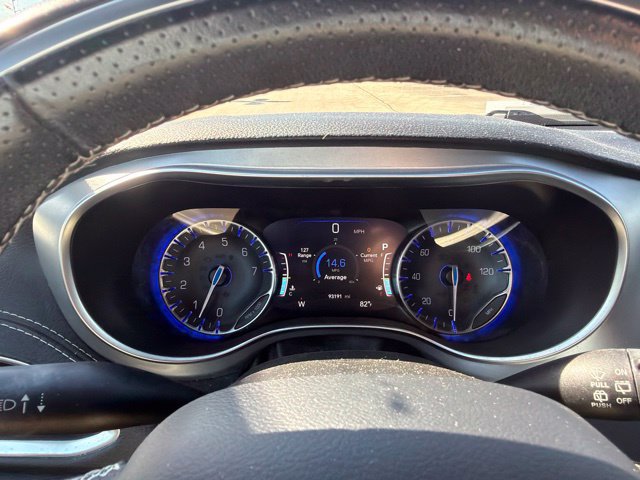 Used 2020 Chrysler Pacifica Limited w/ Advanced Safetytec Group FWD image 11