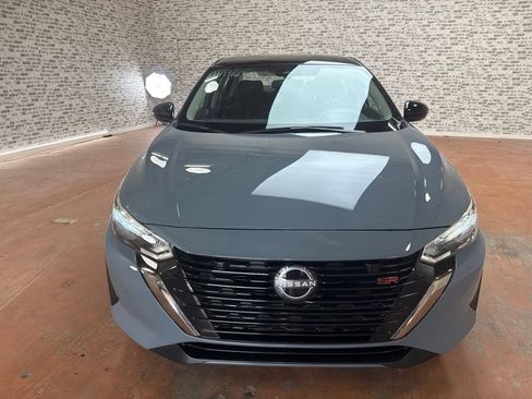 Used 2025 Nissan Sentra SR FWD image 2