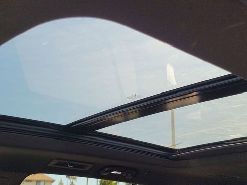 Used 2025 Cadillac XT6 Luxury image 17