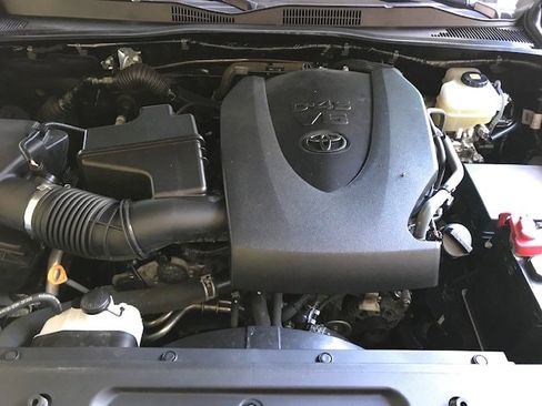 Used 2021 Toyota Tacoma TRD Off-Road w/ Technology Package image 10