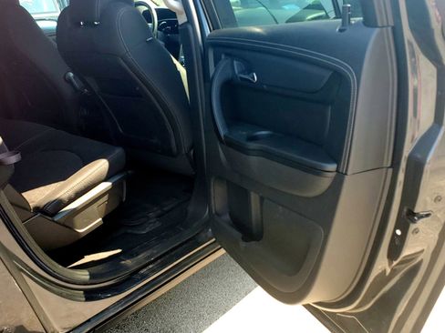 Used 2014 GMC Acadia SLE image 12