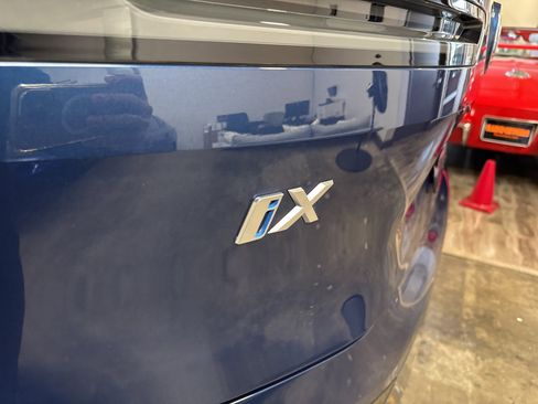 Used 2025 BMW iX xDrive50 w/ Premium Package image 21