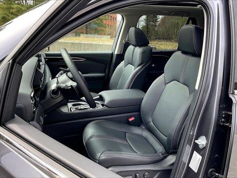 New 2025 Honda Pilot Touring image 11