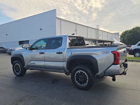 Used 2024 Toyota Tacoma TRD Off-Road AWD/4WD image 4