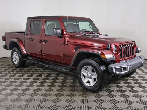 Used 2022 Jeep Gladiator Sport image 2