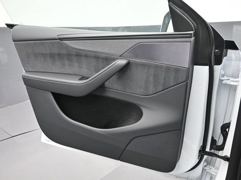 Used 2026 Tesla Model Y 2WD image 6