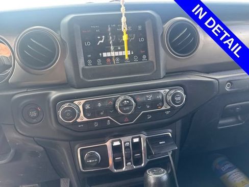 Used 2018 Jeep Wrangler Unlimited Sport S AWD/4WD image 9