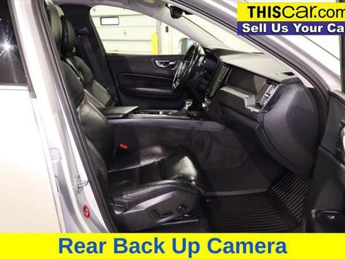 Used 2019 Volvo XC60 T5 Momentum w/ Premium Package FWD image 24