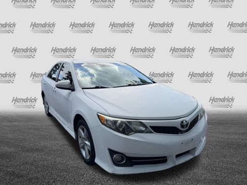 Used 2013 Toyota Camry SE FWD image 2