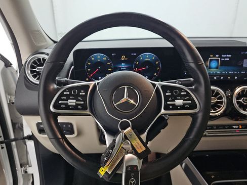 Used 2022 Mercedes-Benz GLB 250 4MATIC w/ Premium Package Lite image 6