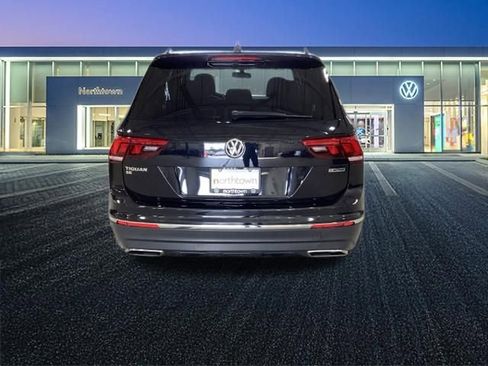 Used 2020 Volkswagen Tiguan SE w/ Panoramic Sunroof Package image 25