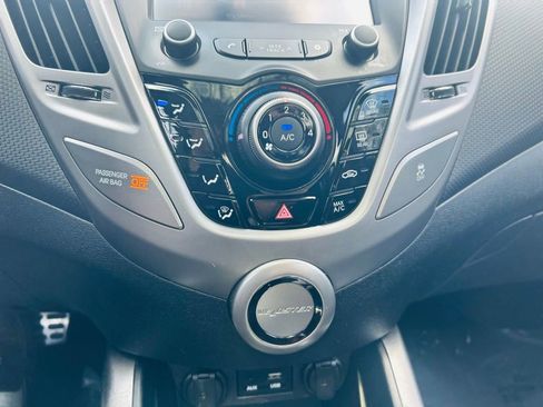 Used 2017 Hyundai Veloster FWD image 35