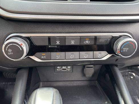 Used 2025 Nissan Altima 2.5 SR AWD/4WD image 12