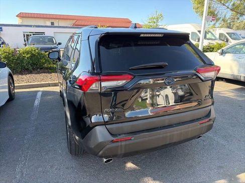 Used 2021 Toyota RAV4 XLE Premium AWD/4WD image 15