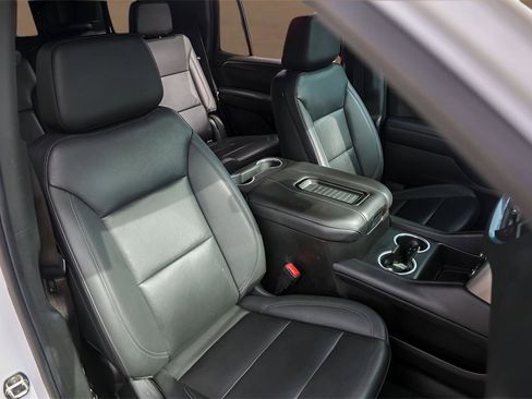 Used 2022 Chevrolet Tahoe LT w/ Luxury Package image 32