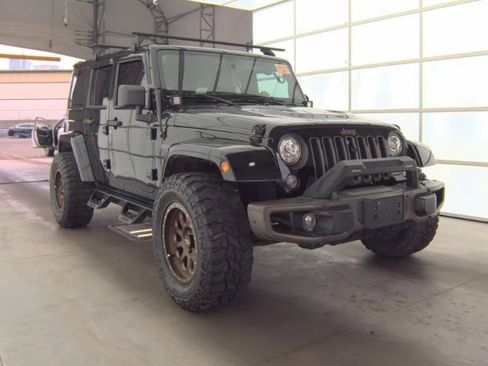 Used 2017 Jeep Wrangler Unlimited Sahara AWD/4WD image 3