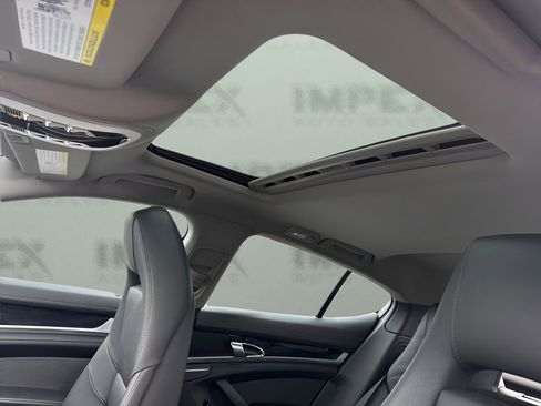 Used 2014 Porsche Panamera 4 image 12