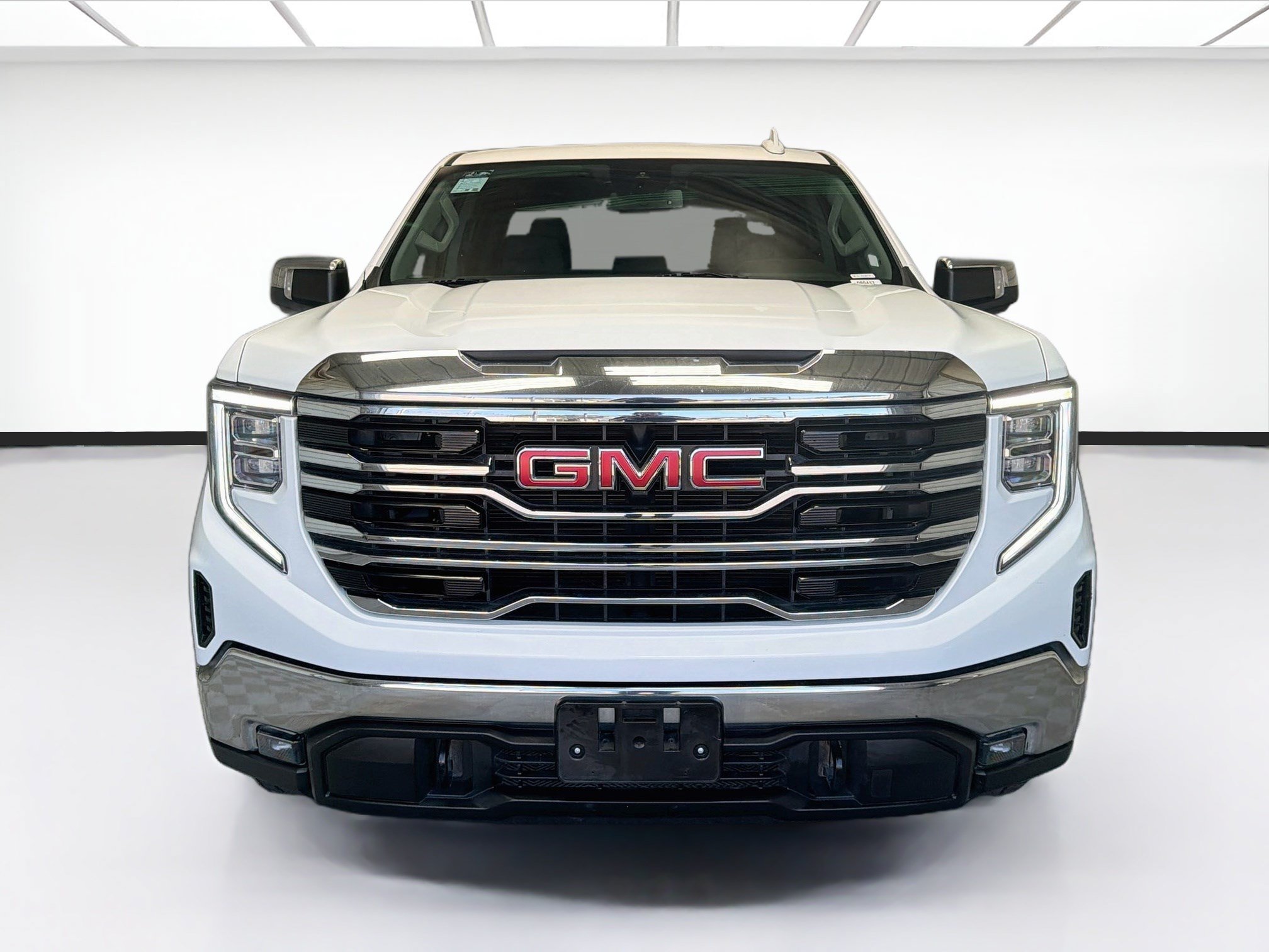 Used 2025 GMC Sierra 1500 SLT RWD image 2